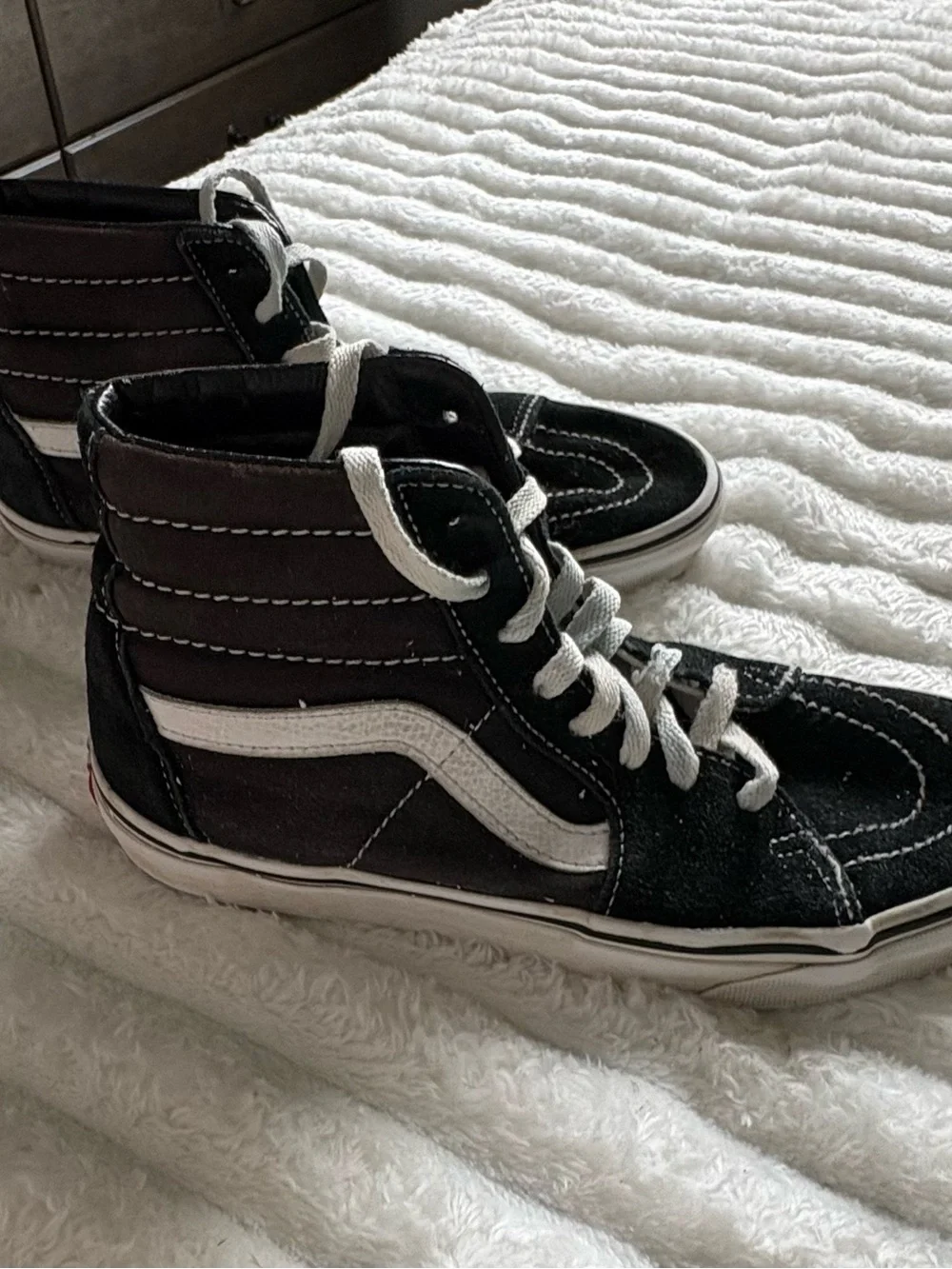 Vans Sk8-Hi Women’s 7 Men’s 5.5 Black White Suede Canvas High Top Sneakers